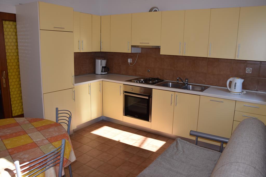 Apartment Marija With Terrace Brseč Pokój zdjęcie